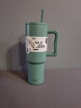 Simple Modern The Trek 40 oz Tumbler with Handle & Straw Green